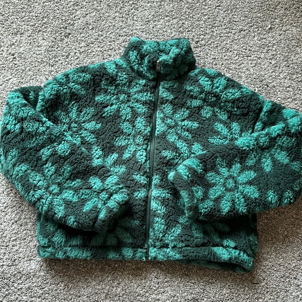 Hollister Women’s Green and light green Floral zip Fleece, size S cropped